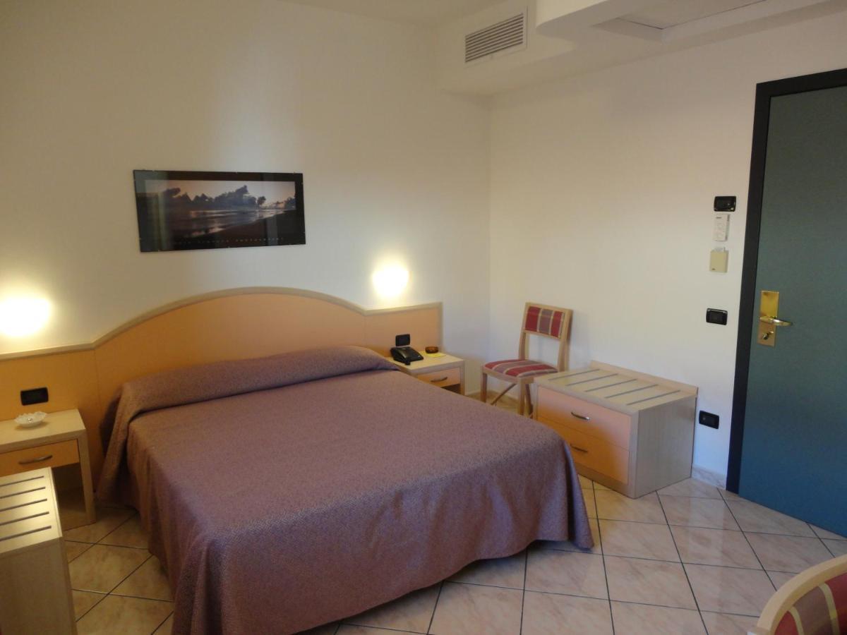 Hotel Sileoni Marina di Cecina Exterior photo