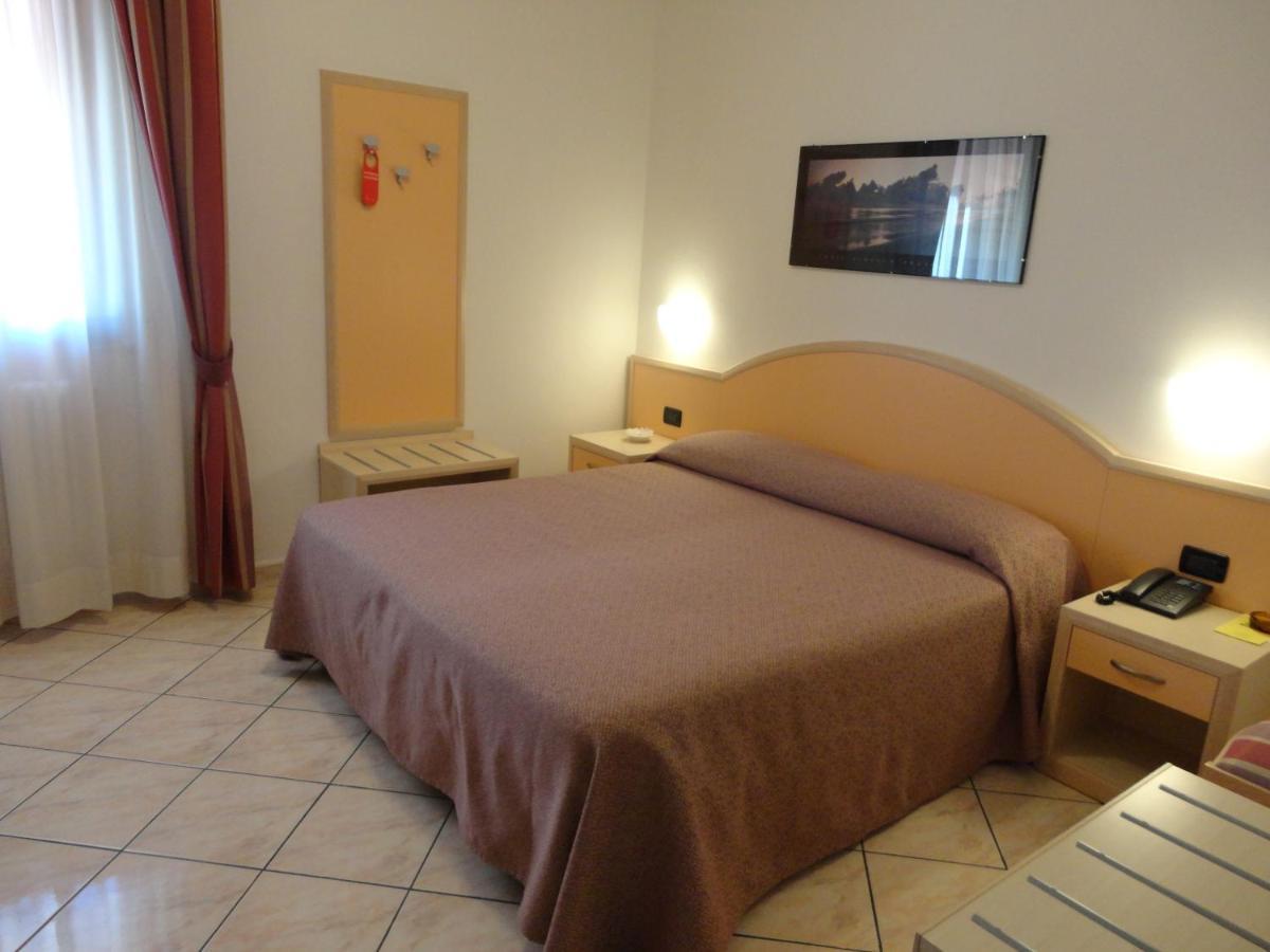 Hotel Sileoni Marina di Cecina Exterior photo
